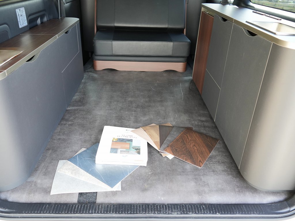 Van Life Kit For HIACE フロアマット【オーダー対応品】 [HIACE SUPER GL標準ボディ200系用] ＃TORIマチュアNW